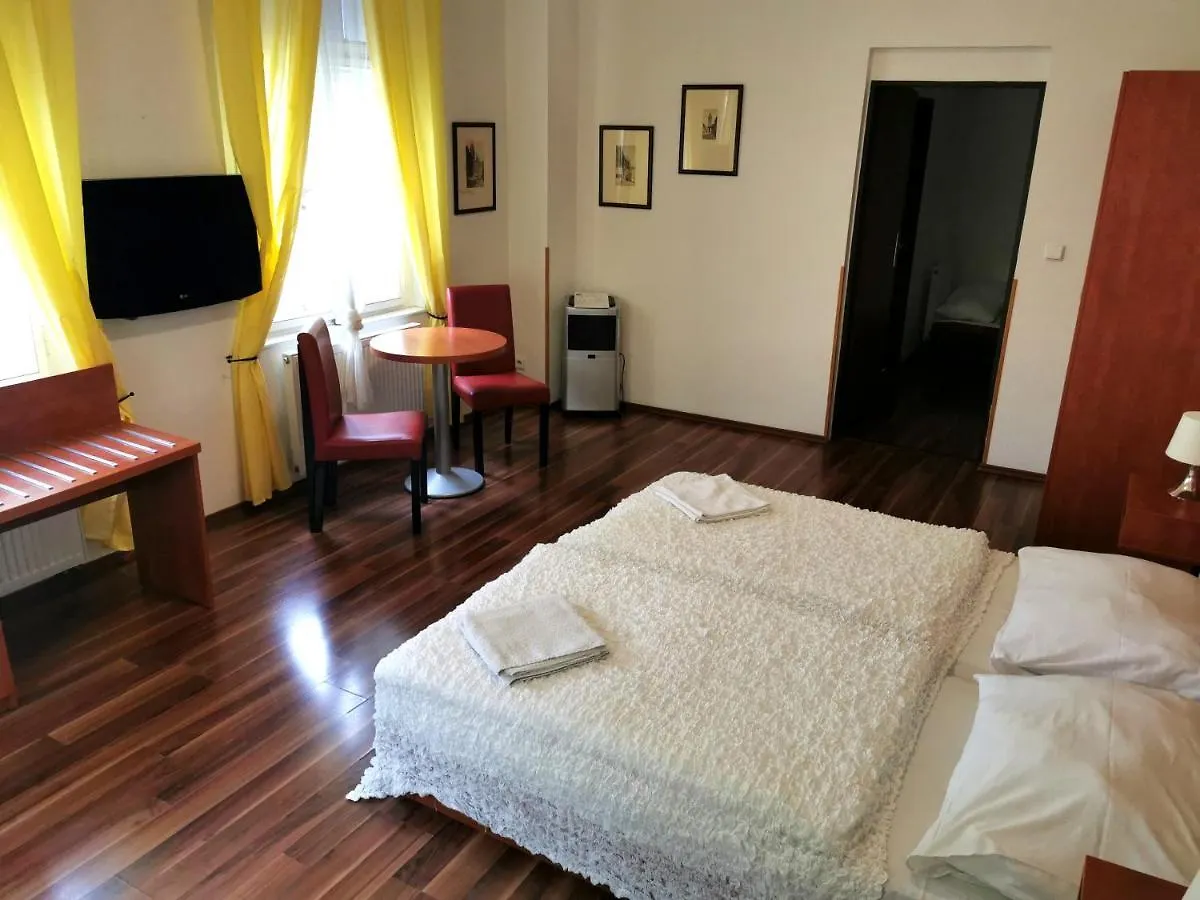 Apartment Amandment Prague 3*,