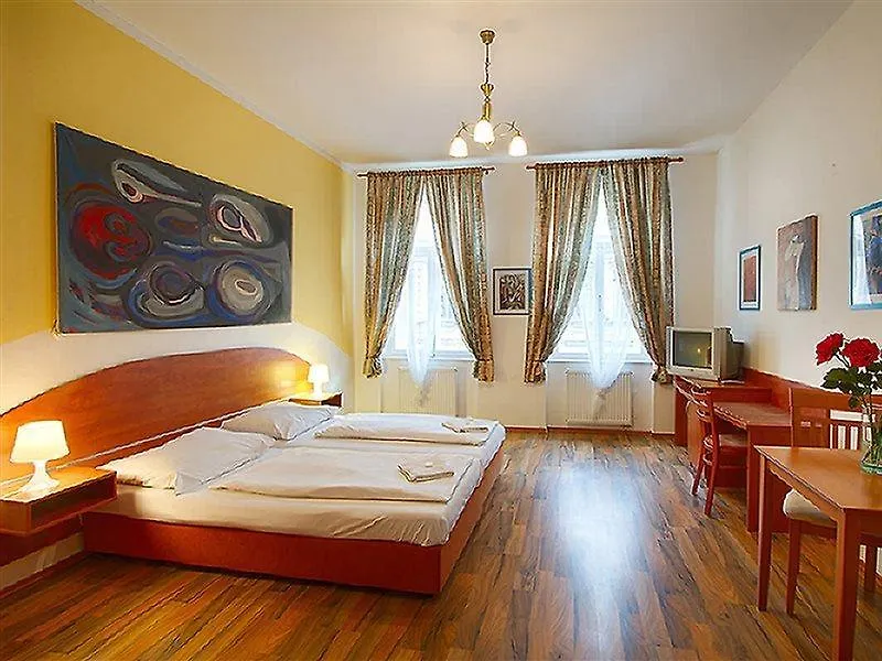 Apartment Amandment Praga 3*,